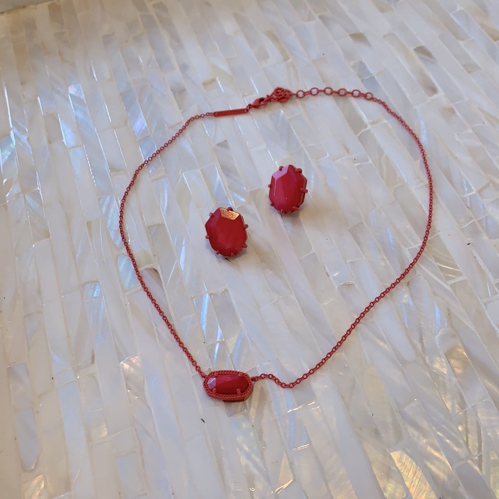 Kendra Scott earrings and necklace